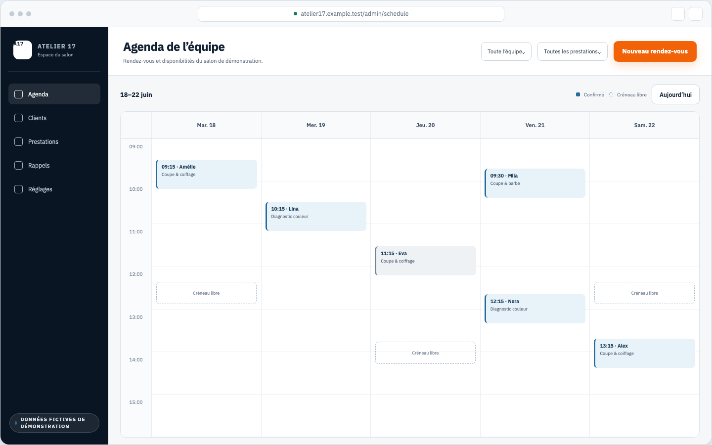Agenda de l’équipe du salon avec les rendez-vous de plusieurs coiffeurs et les créneaux encore ouverts.